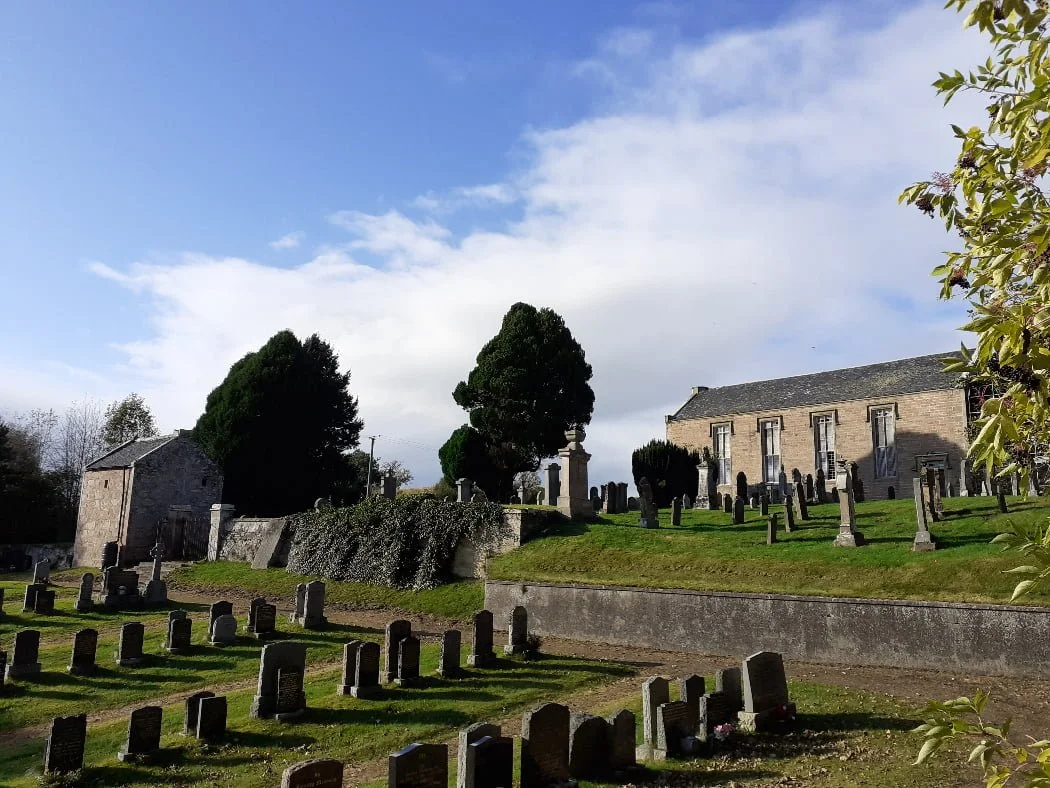 petty-churchyard-clan-mackintosh-3 Day tour